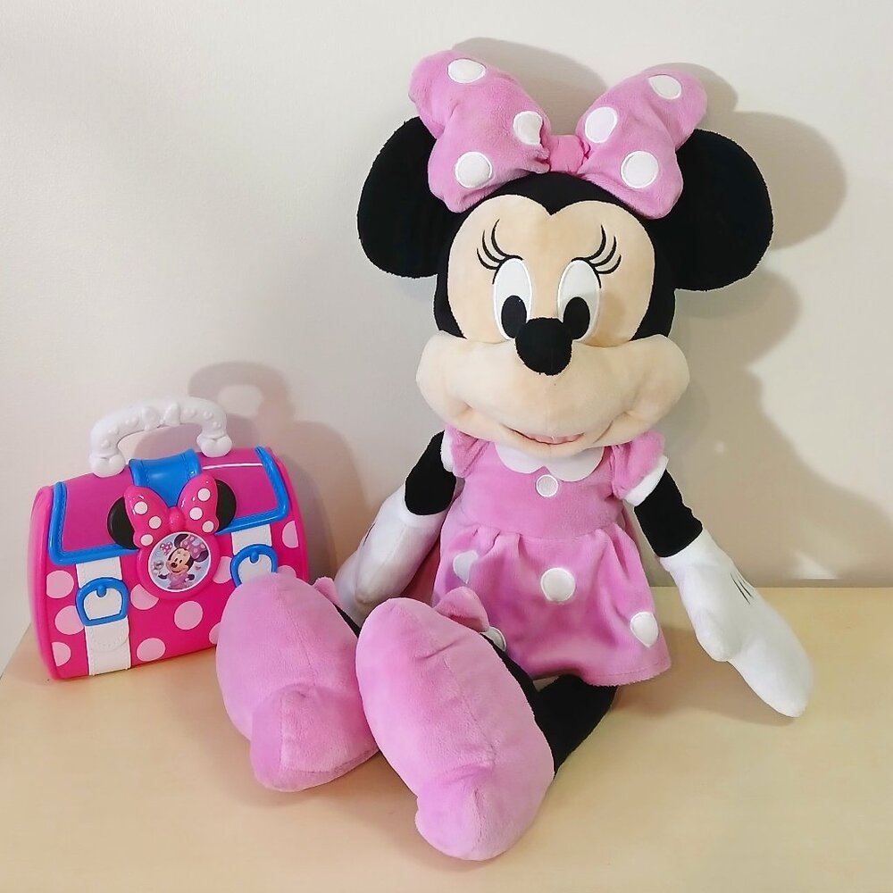 Disney Minnie Mouse plush with purse/doctor bag